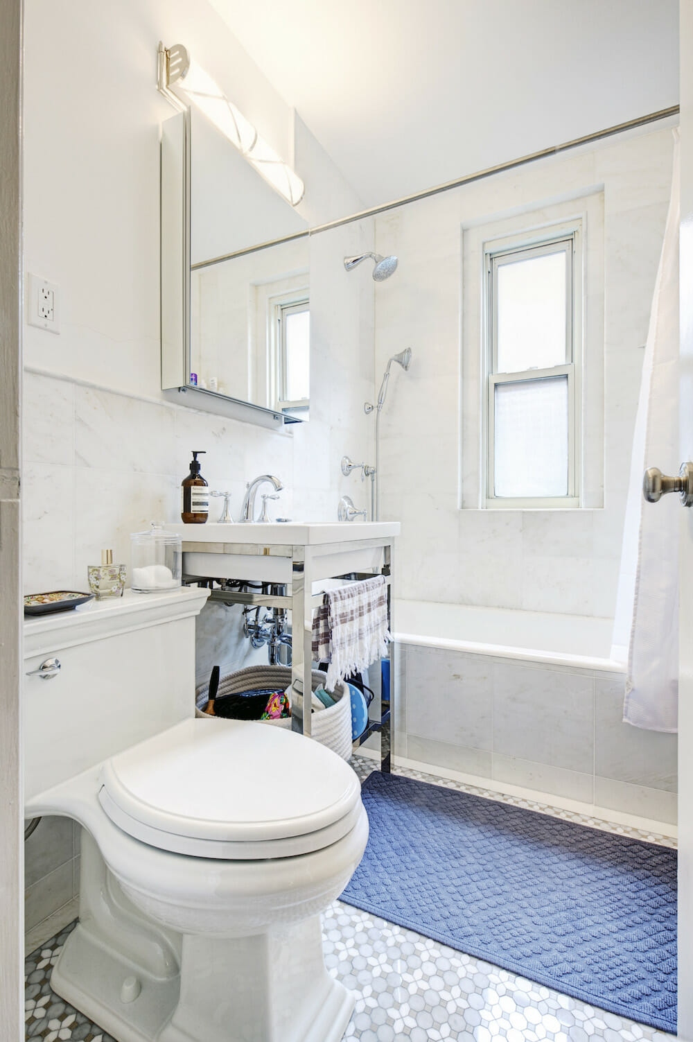 The Shower Corner Shelf: 5 elegant ideas for storage
