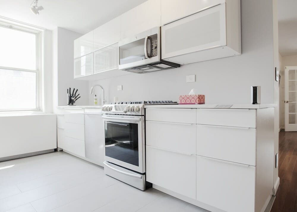 A White Ikea Kitchen Goes For Touch, White Lacquer Kitchen Cabinets Ikea
