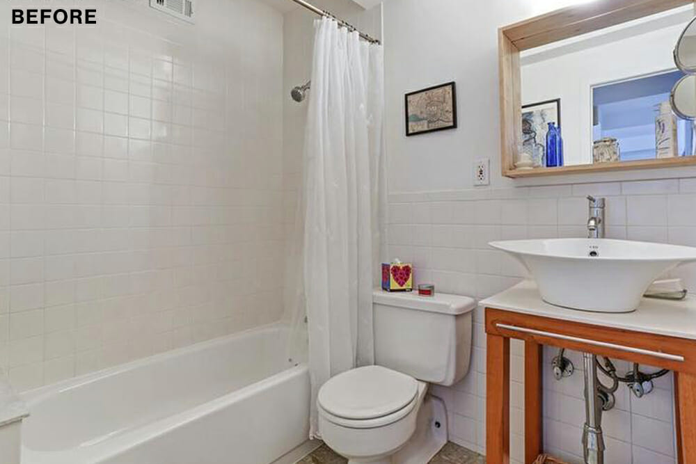bathroom with console vessel sink and toilet and bathtub before renovation