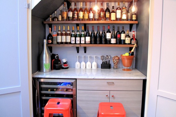 A Wine Bar Emerges from Under the Stairs