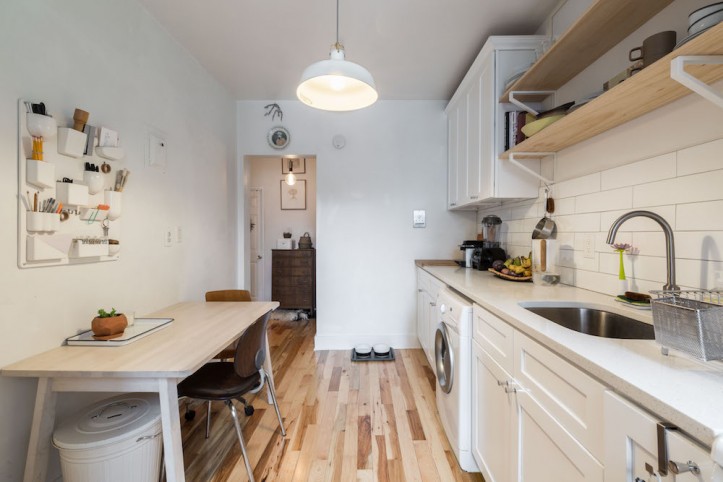 apartment renovation, Williamsburg, kitchen, hardwood floors, quartz countertop