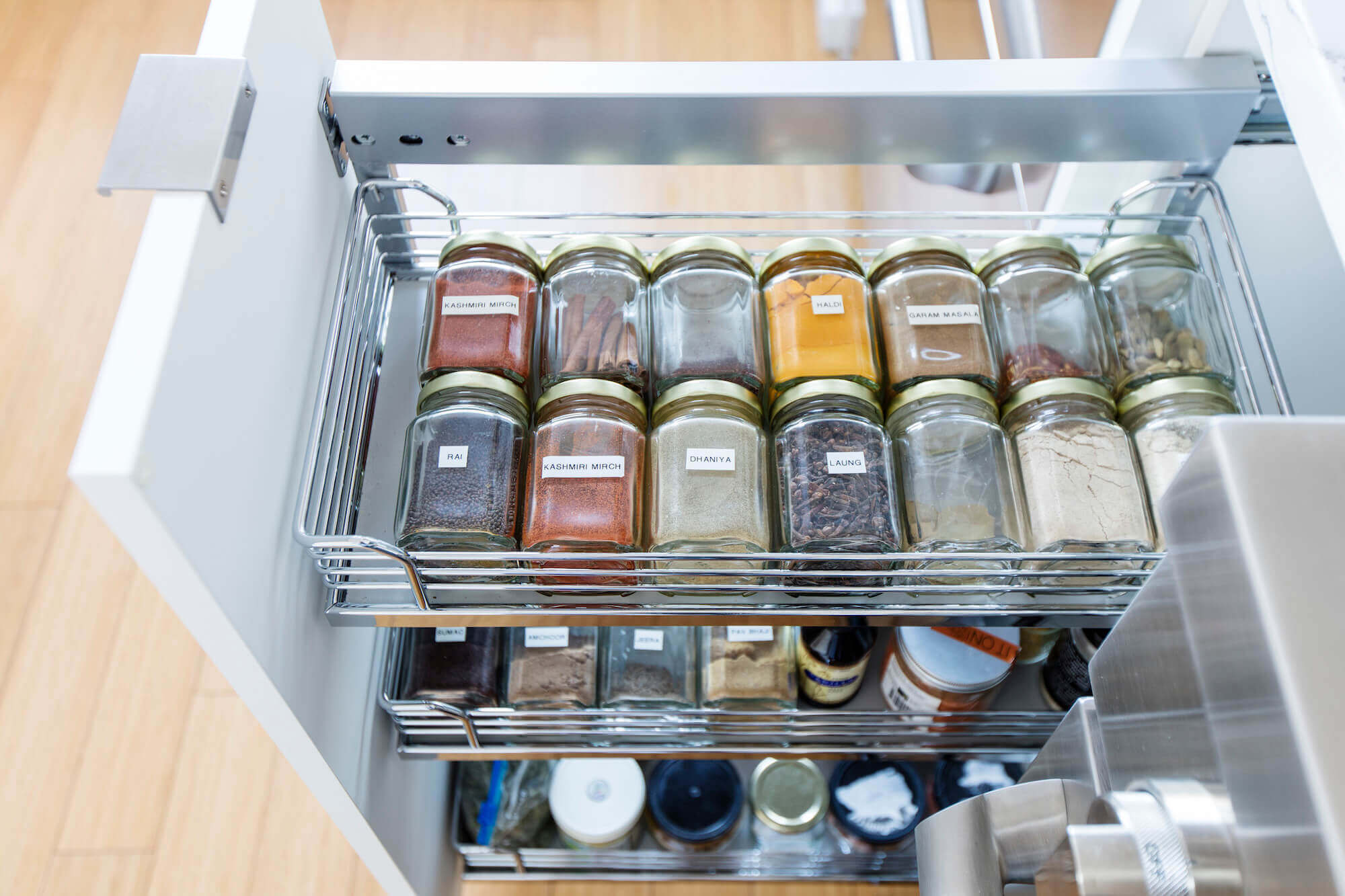 Pull-out spice drawer