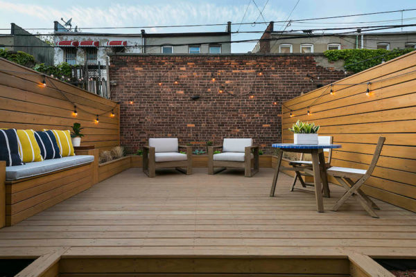 Una renovación de la terraza de Brooklyn transforma un patio trasero