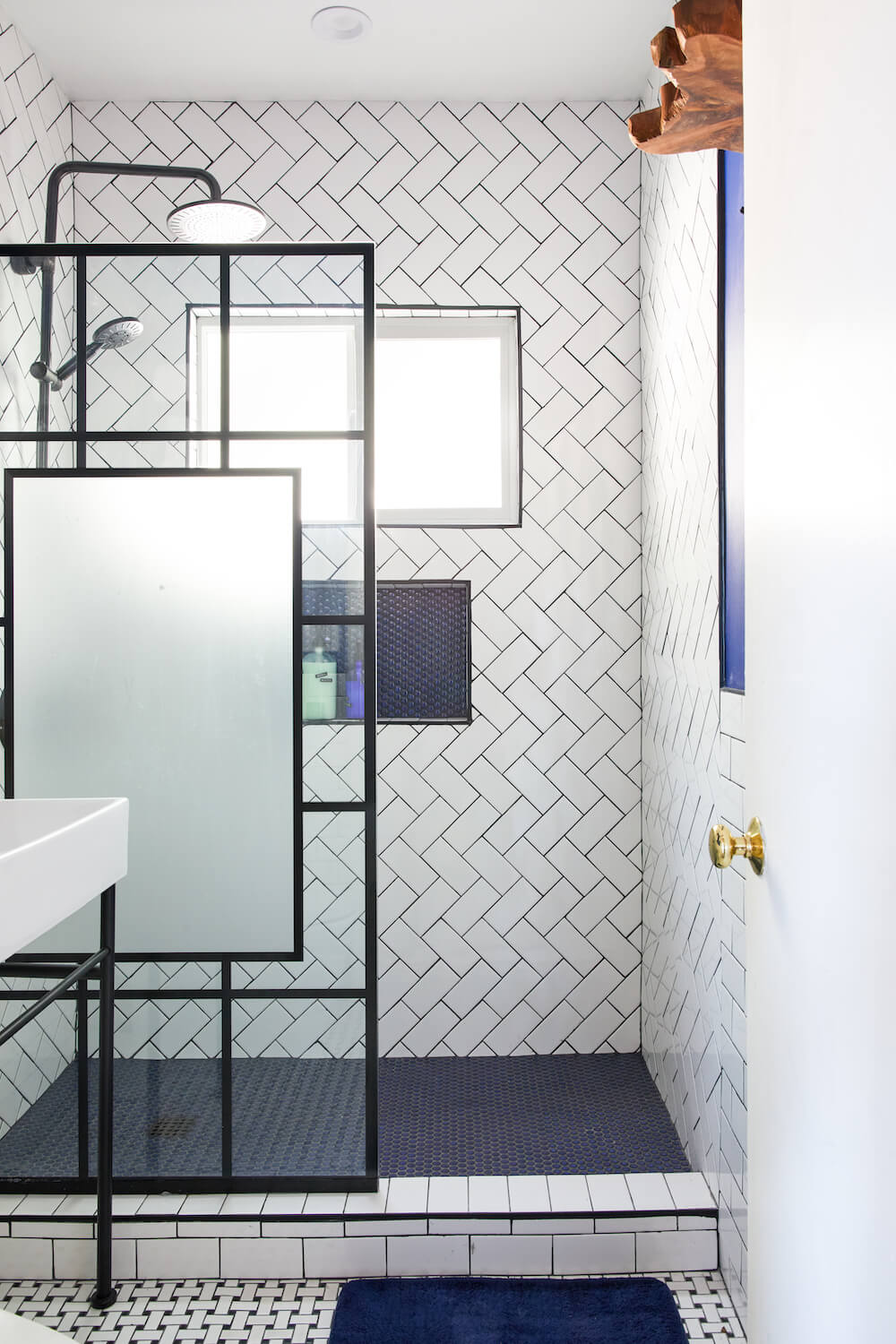 5 Doorless Walk-in Shower Ideas for Your Bathroom Renovation