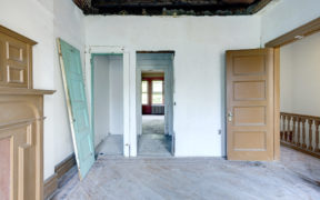 Living room with doors and room view before renovation