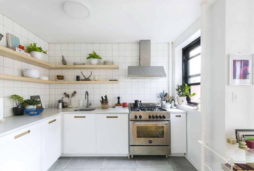 A Kitchen Without Upper Cabinets Feels Serene