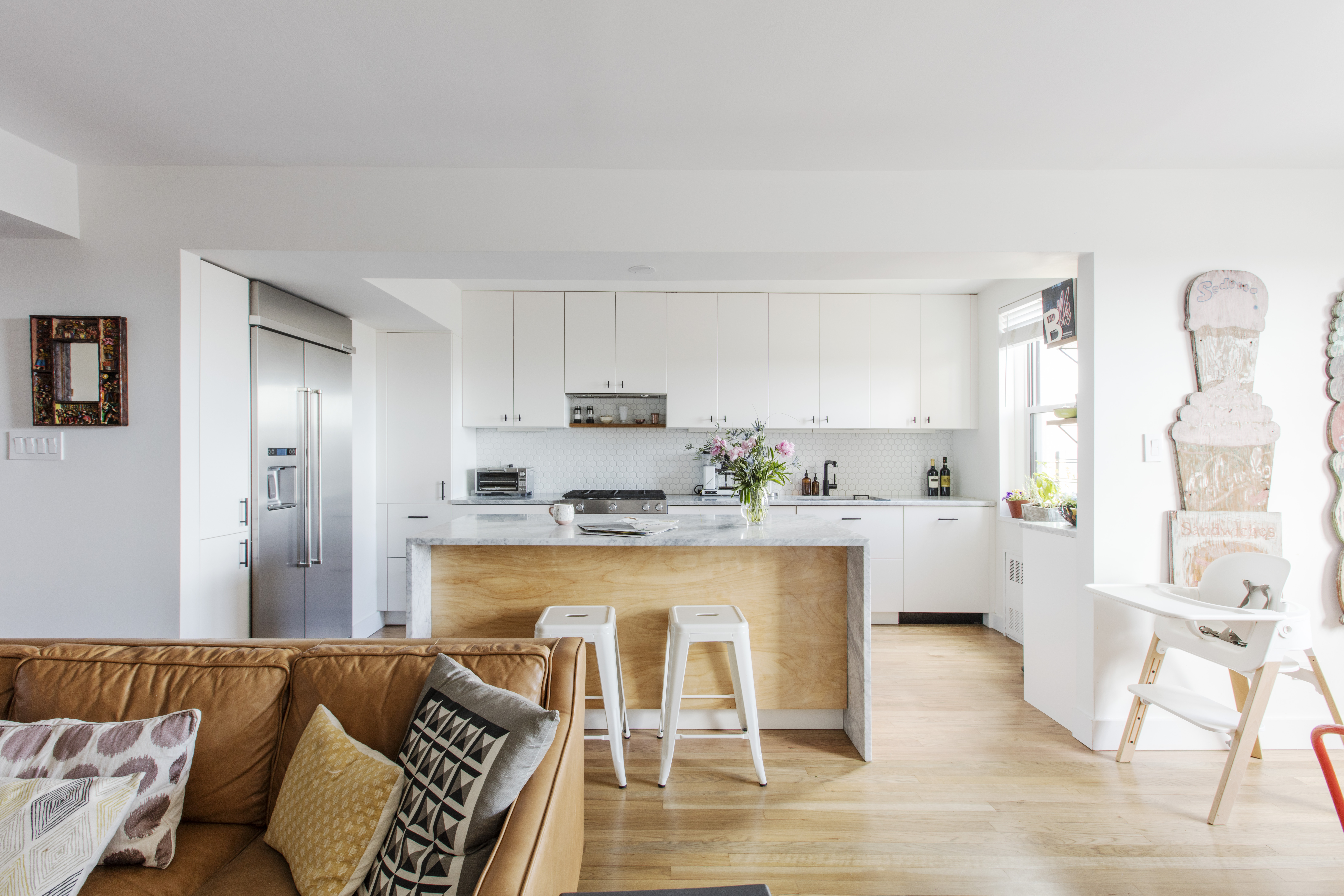 7 Kitchen and Living Room Designs That Improve Sightlines